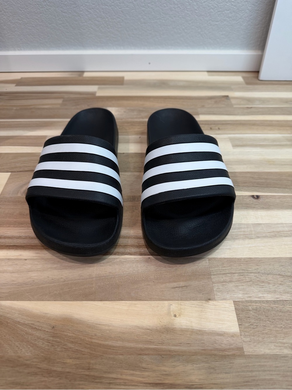 Adidas Adilette Aqua Slides Unisex Sandals Black White | Size 9 Men’s/10 Women’s